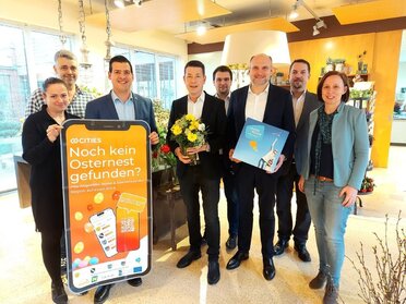 Gruppenfoto zur Bewerbung der Kauf Regional App im Blumengeschäft Schuller in Wolkersdorf.