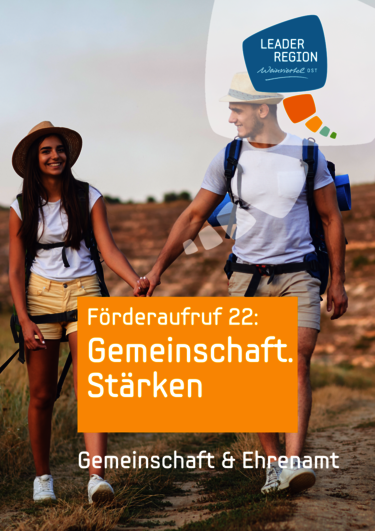 Sujet 22. Födercall Gemeinschaft stärken, Pärchen geht wandern, Text "Dorfgemeinschaft und Ehrenamt"