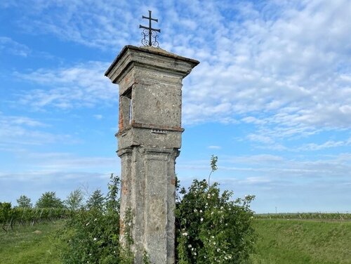 Marterl Singerkreuz Poysdorf im Frühling