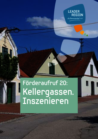 Sujet 20. Förderaufruf "Kellergassen.Inszenieren", Kellergasse Falkenstein mit Beschriftung für Förderaufruf